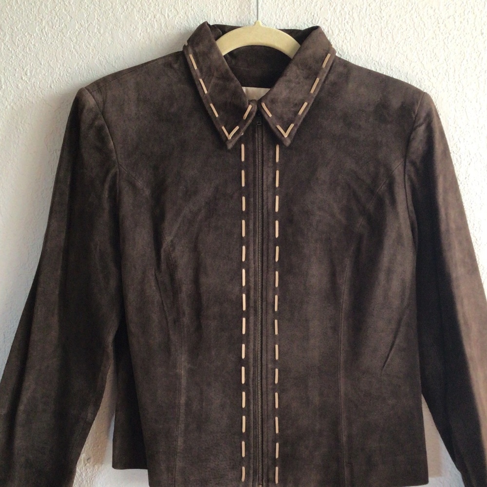 🤎Women’s full zip brown suede leather jacket w/beige stitching